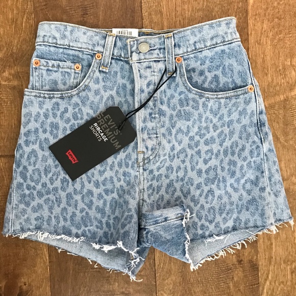 Levi’s Ribcage Shorts - Limited Ed. Leopard - Picture 4 of 6